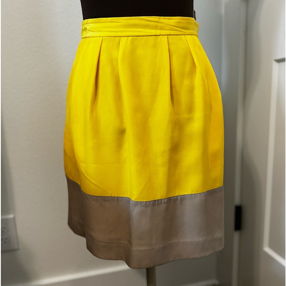 J Crew cute, flirty girly skirt! Two tone, size 4.